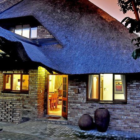 Legend Safaris 257A - In Kruger Park Lodge Hazyview Exterior photo